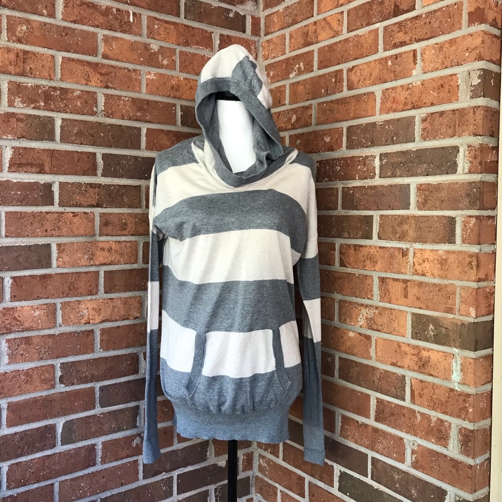 Aphorism pullover